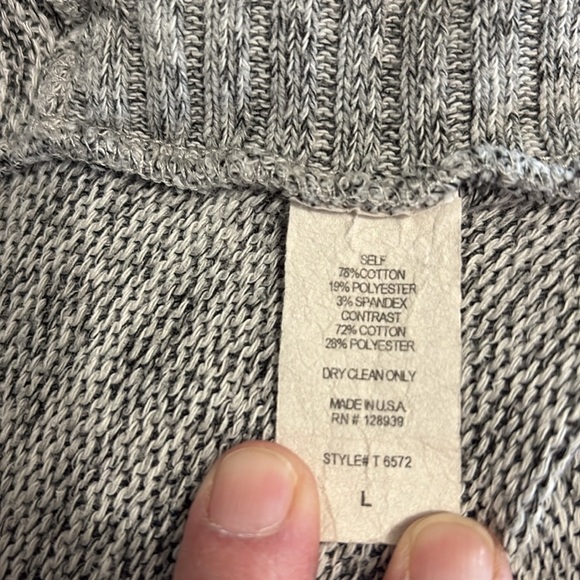 Threads Women’s Size L Short Sleeve 2 Pocket Lightweight Sweater - Picture 4 of 6